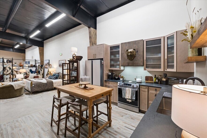 More Photos Of 20 2nd Ave E, Kalispell Office For Sale
