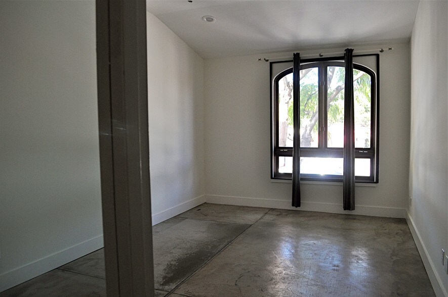 More Photos Of 7494 Santa Monica Blvd, West Hollywood Office For Lease