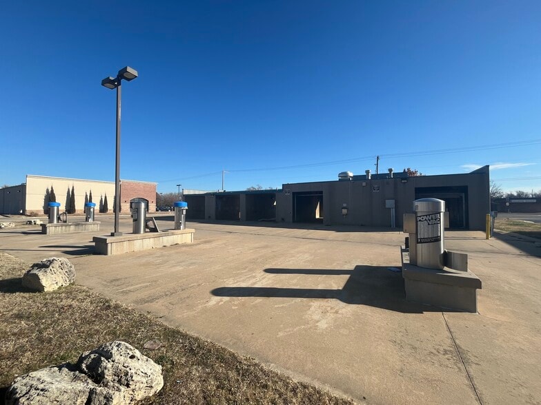 223 S Maize Rd, Wichita, KS 67209 Carwash For Sale