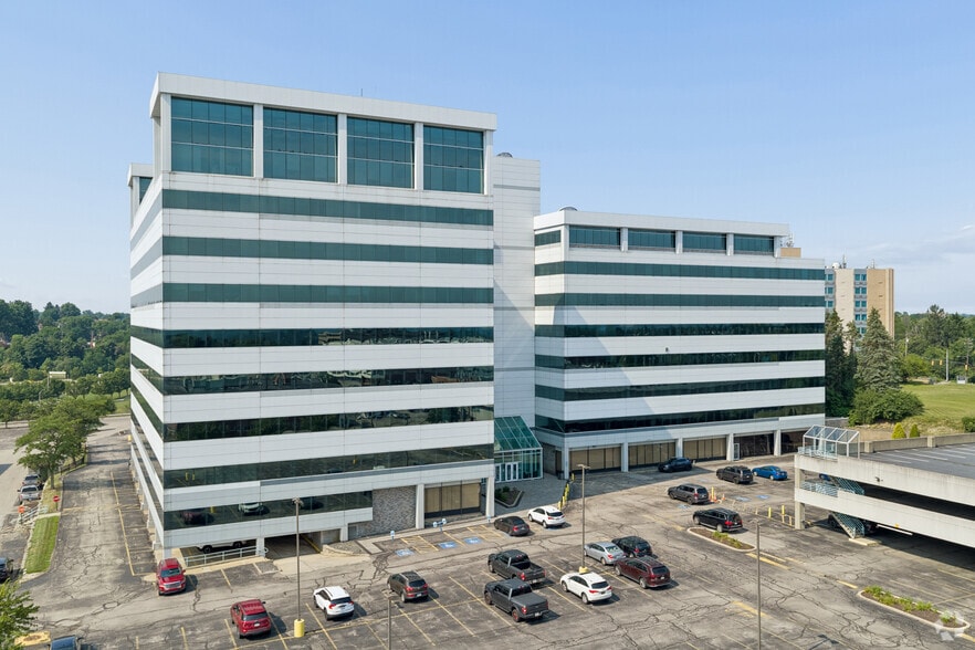 More Photos Of 875 Greentree Rd, Pittsburgh Office For Sale