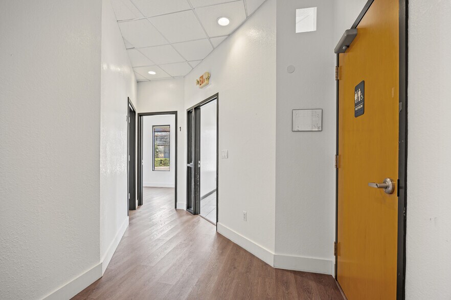 More Photos Of 7225 W Highway 71, Austin Medical For Lease