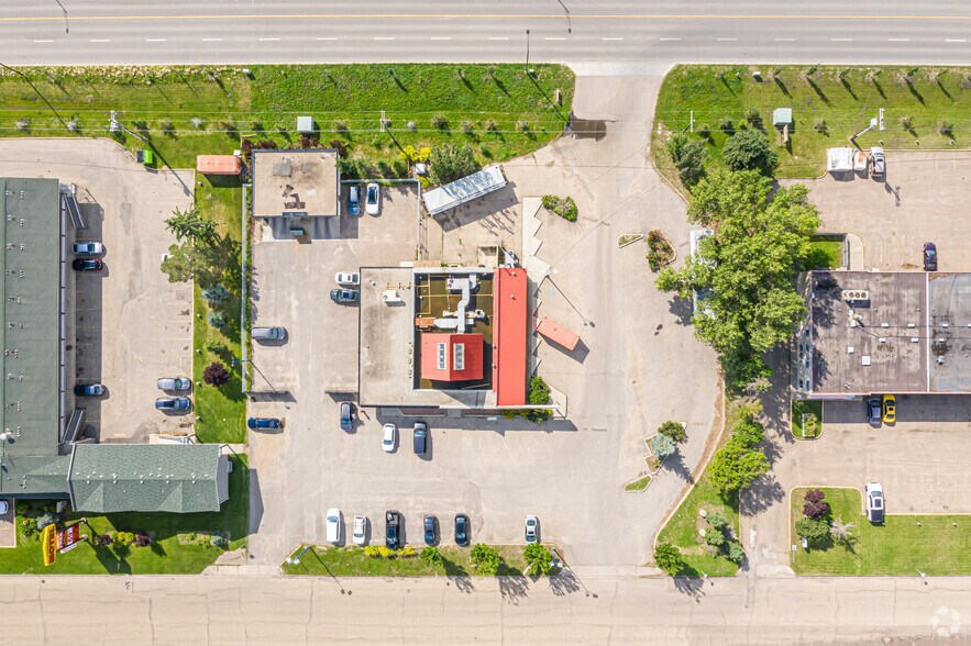 More Photos Of 1330 Calgary Trl SW, Edmonton Auto Dealership For Sale