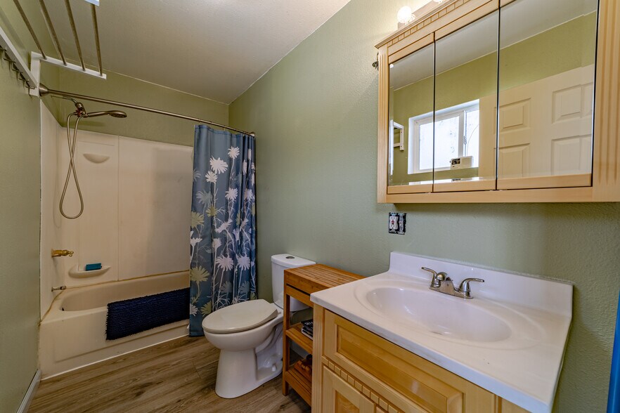 More Photos Of 55 Myers Ave, Myers Flat Manufacturing For Sale