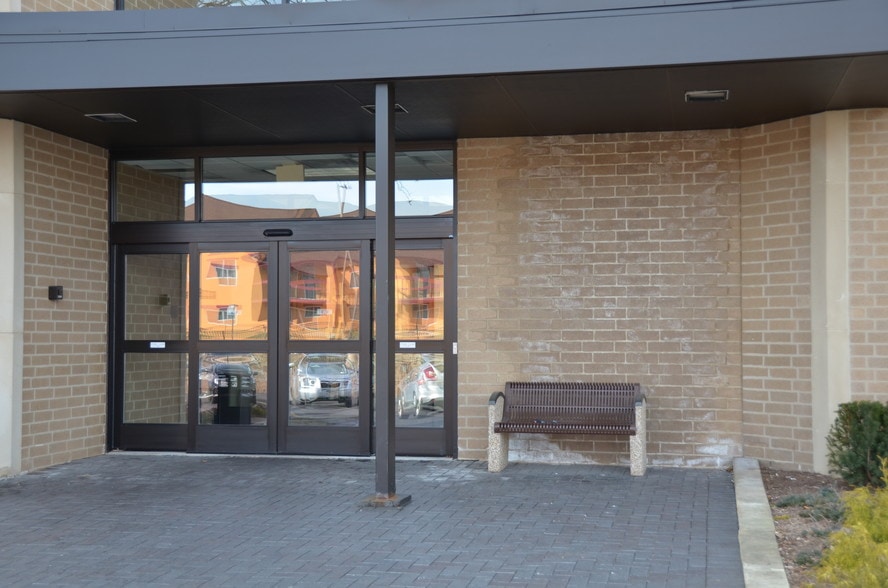 More Photos Of 700 E Ogden Ave, Westmont Medical For Lease