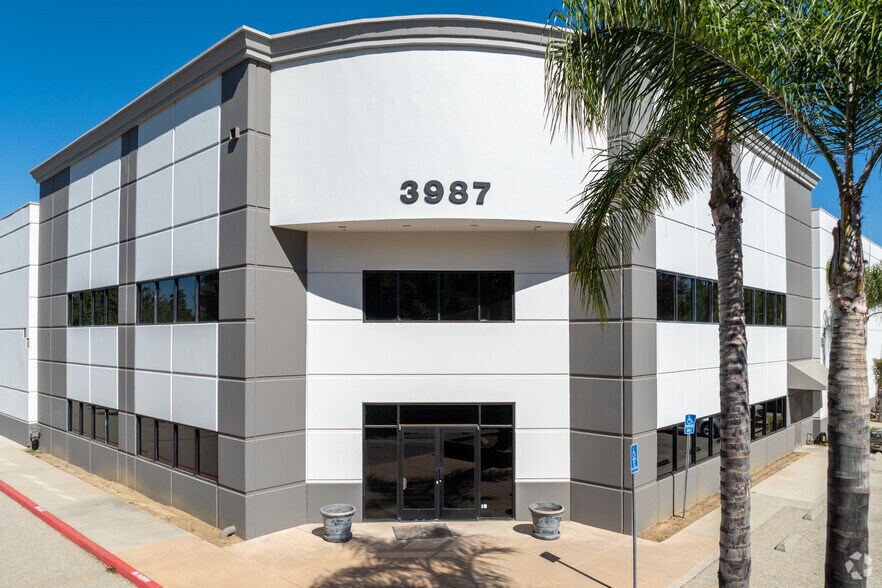 More Photos Of 3987 Heritage Oak Ct, Simi Valley Manufacturing For Lease