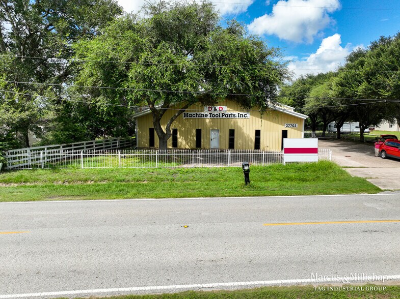 More Photos Of 27703 Calvert Rd, Tomball Warehouse For Sale