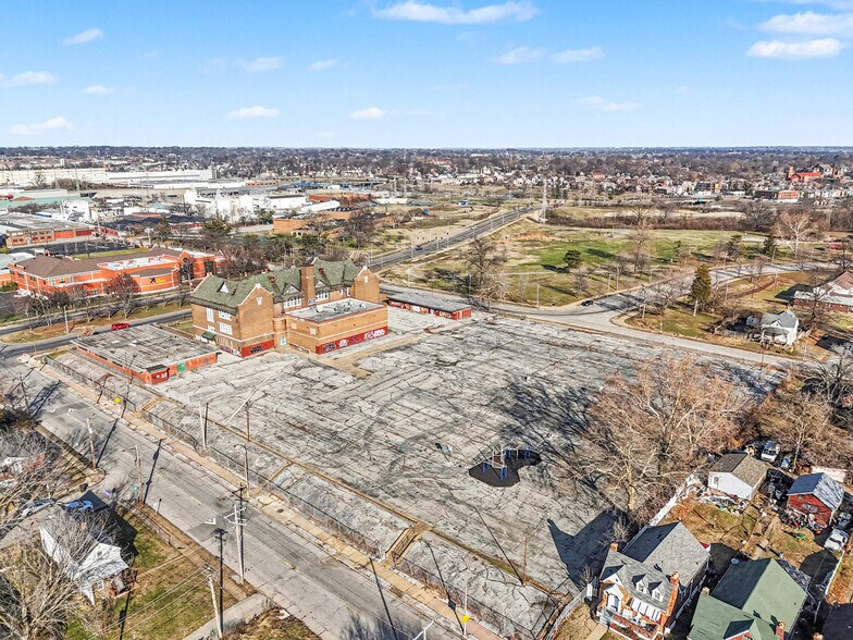 More Photos Of 4160 N KINGSHIGHWAY, Saint Louis Schools For Sale