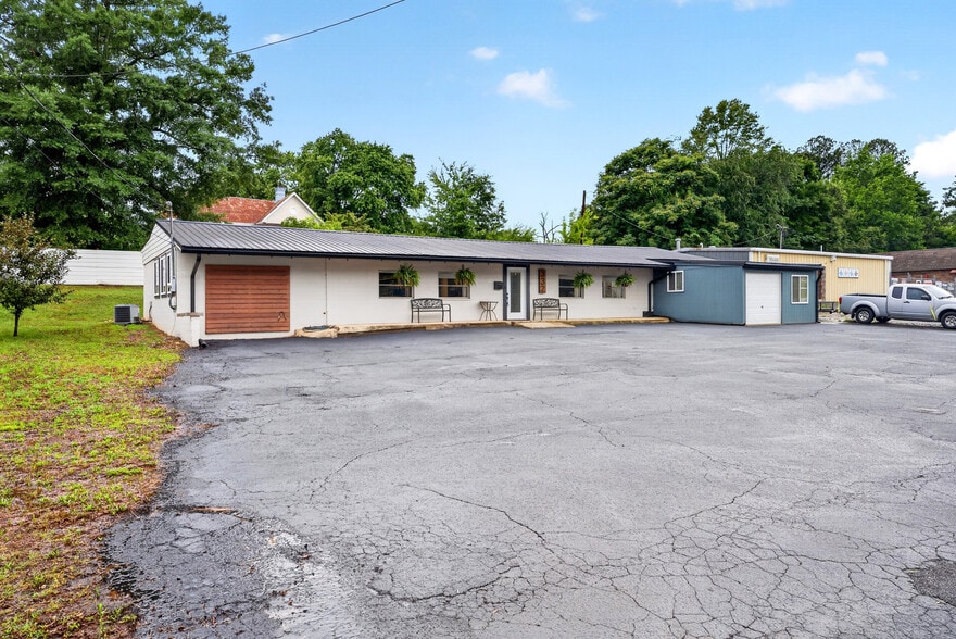 More Photos Of 332 S Howard Ave, Landrum Freestanding For Sale