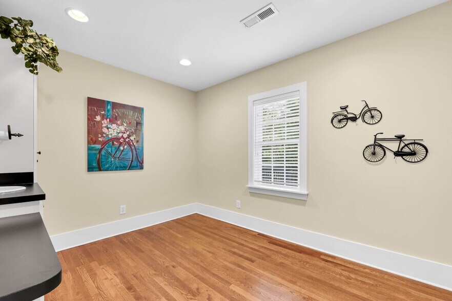 More Photos Of 451 Rossview Rd, Clarksville Office For Sale