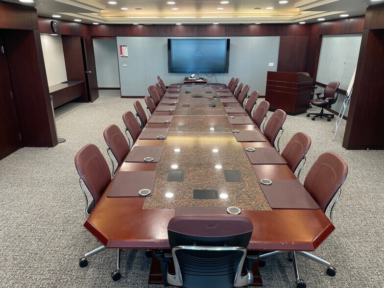 More Photos Of 1 Energy Pl, Pensacola Office For Lease