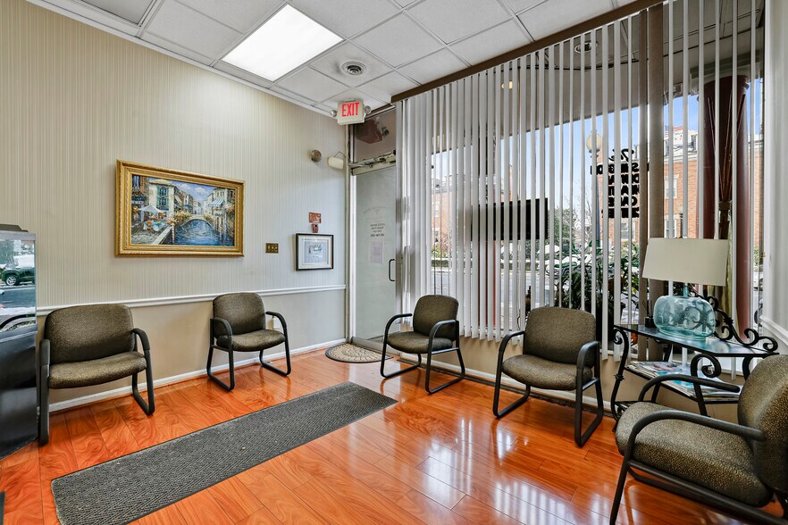 More Photos Of 729 8th St SE, Washington General Retail For Sale