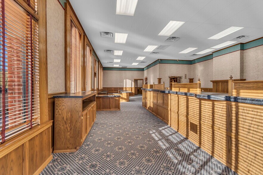 More Photos Of 112 S Pine St, Norborne Bank For Sale