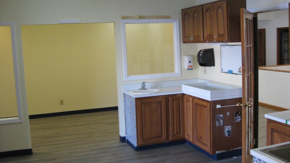 More Photos Of 14621 Amstutz Rd, Leo Daycare Center For Lease