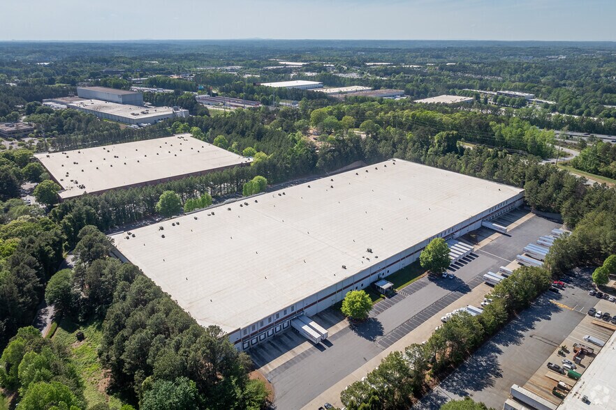 More Photos Of 300 Horizon Dr, Suwanee Warehouse For Lease