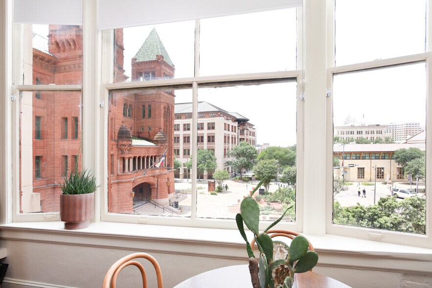 More Photos Of 126 E Main Plz, San Antonio Apartments For Sale