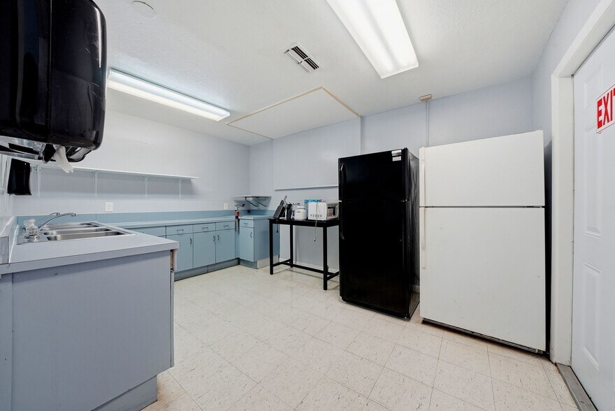 More Photos Of 2886 Whitney Rd, Clearwater Storefront Retail Residential For Sale