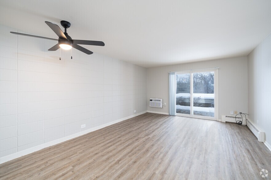 More Photos Of 211 N Lincolnway, North Aurora Apartments For Sale