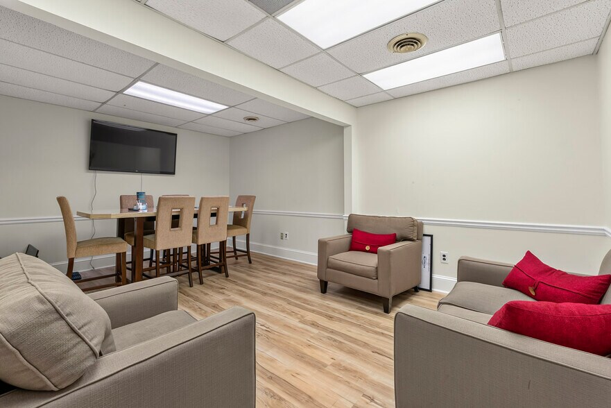More Photos Of 40 Macon St, McDonough Medical For Lease