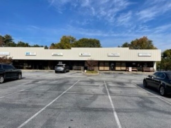 More Photos Of 107 E Butler Rd, Mauldin Unknown For Lease