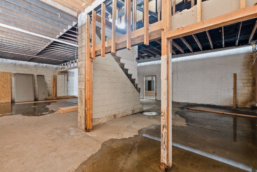 More Photos Of 67 NW Greenwood Ave, Bend Storefront Retail Office For Sale