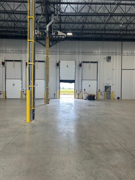 More Photos Of 379B Corduroy Rd, Ottawa Warehouse For Lease