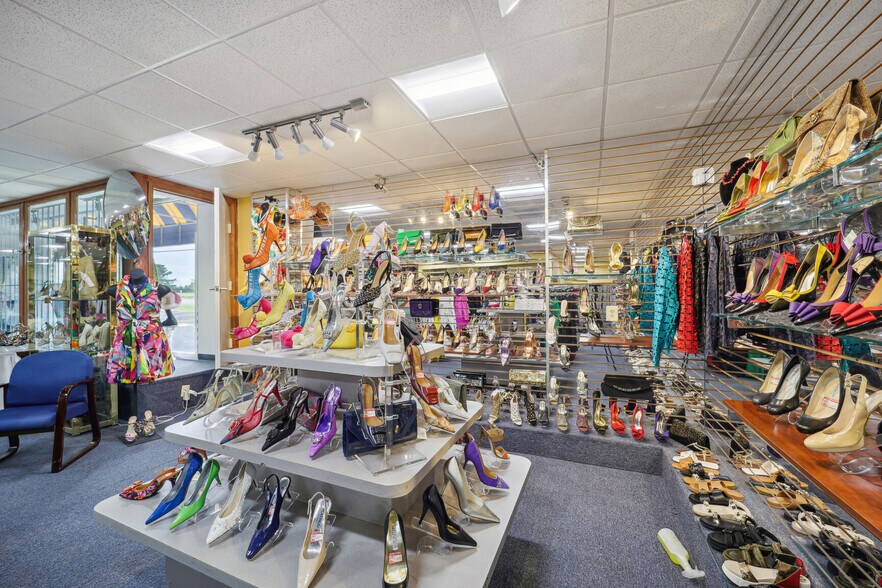 More Photos Of 5061 Allentown Rd, Suitland General Retail For Sale