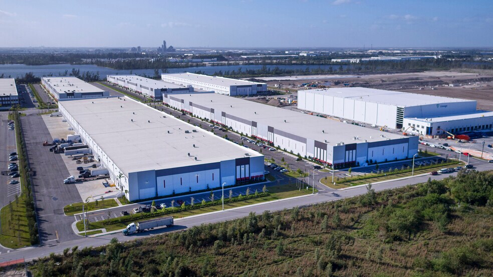 More Photos Of 3870 W 108 St, Hialeah Distribution For Lease