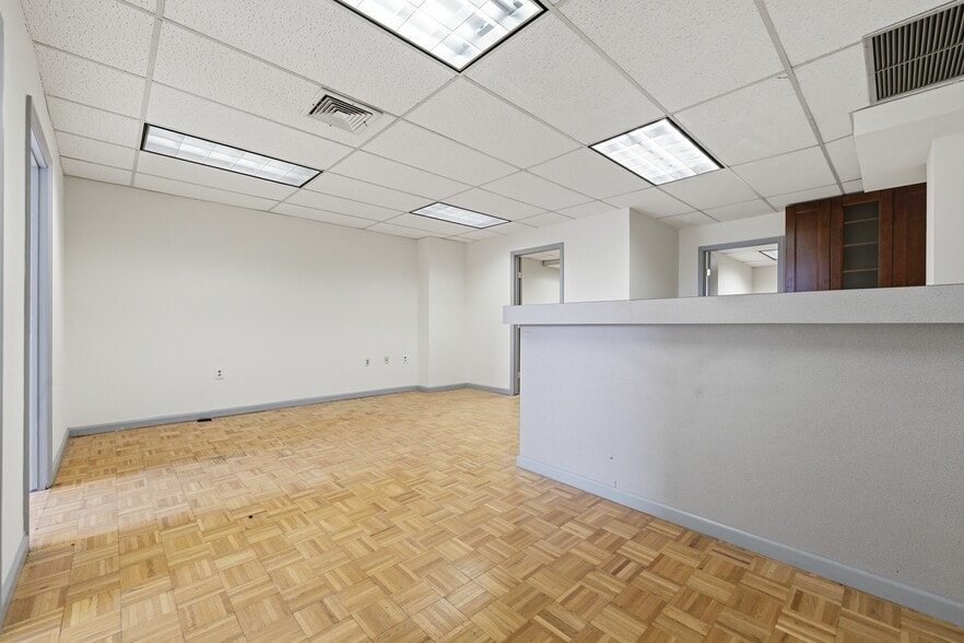 More Photos Of 3800 E Tremont Ave, Bronx Storefront Retail Office For Lease