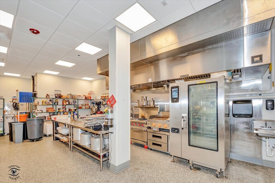 More Photos Of 140 Washington Sq, Washington General Retail For Sale