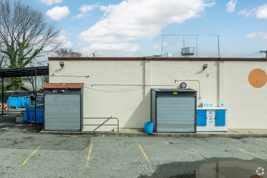 More Photos Of 700 Woodfield Rd, West Hempstead Freestanding For Sale