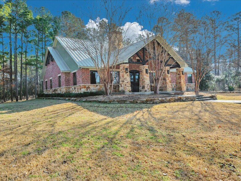 More Photos Of 7680 FM 2497, Lufkin Office For Sale