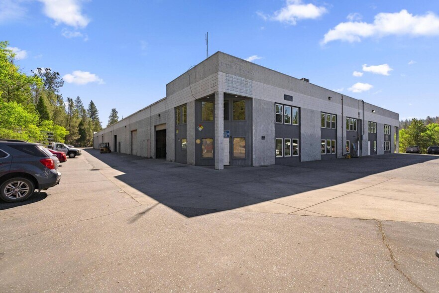 More Photos Of 110 Spring Hill Dr, Grass Valley Manufacturing For Sale