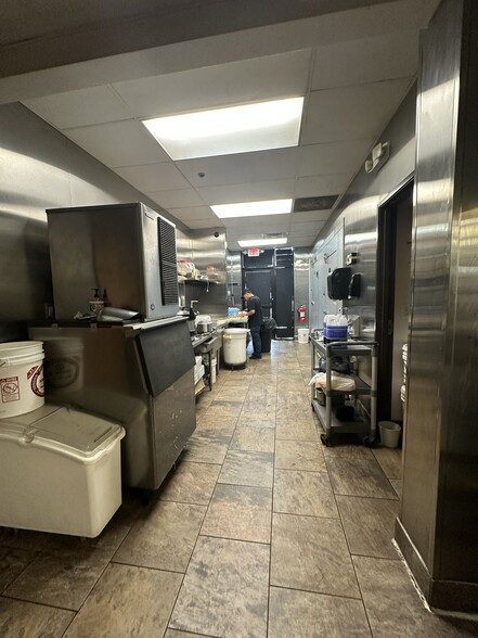 More Photos Of 32821 Grand River Ave, Farmington Hills Restaurant For Lease