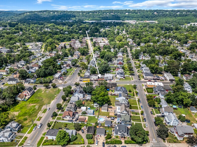 More Photos Of 1011 E 2nd St, Plainfield Storefront For Sale