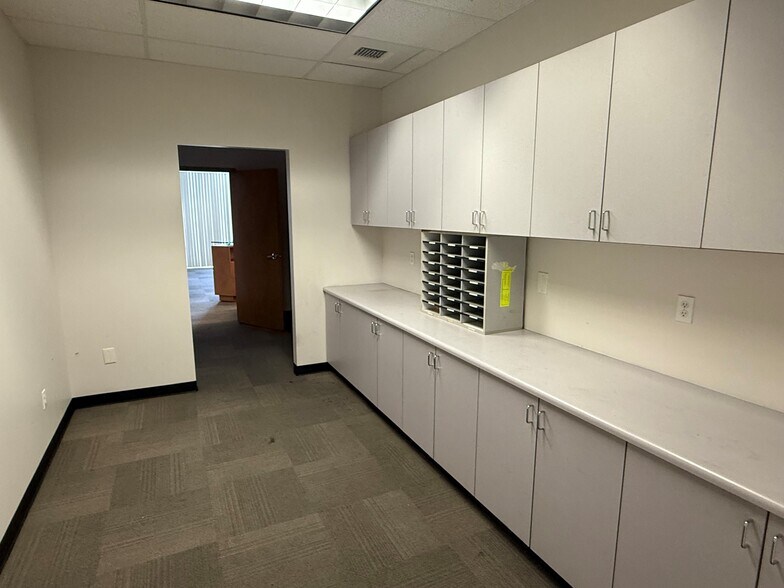 More Photos Of 7728 Wilbur Way, Sacramento Warehouse For Lease