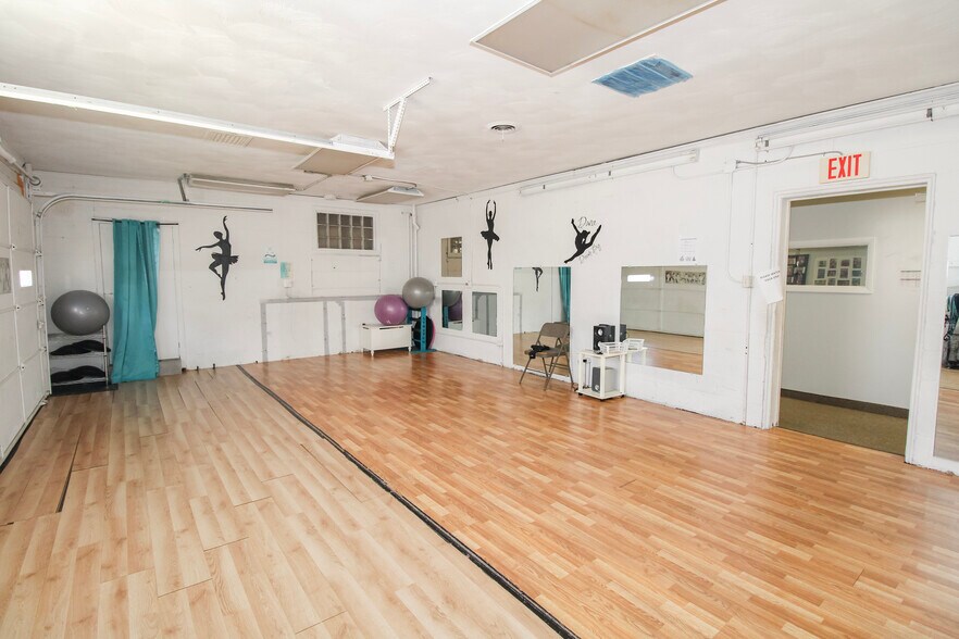 More Photos Of 2801 Columbus Ave, Sandusky Freestanding For Sale