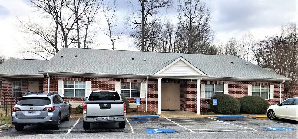 More Photos Of 120 Roper Mountain Rd Ext, Greenville Healthcare For Sale