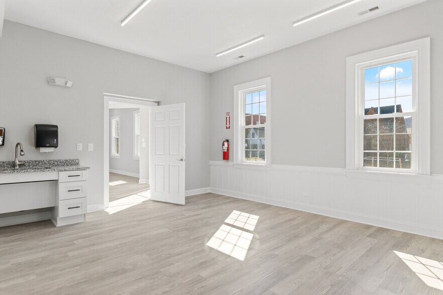 More Photos Of 44 4th St NW, Pulaski Office For Sale