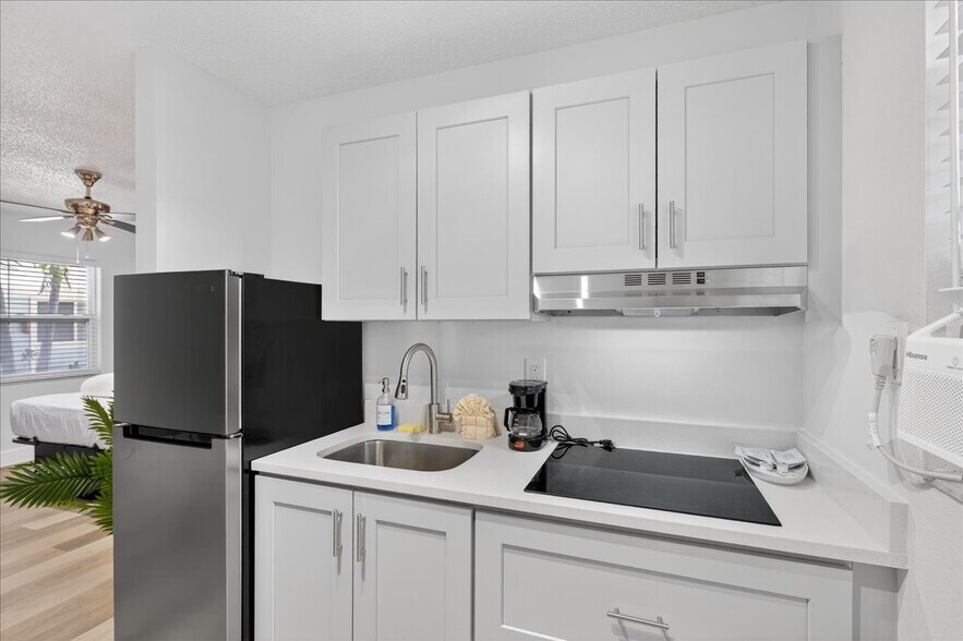 More Photos Of 520 73rd Ave, Saint Petersburg Hotel For Sale