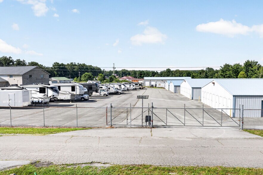 More Photos Of 110 Woodlands Cir, Crossville Self Storage For Sale
