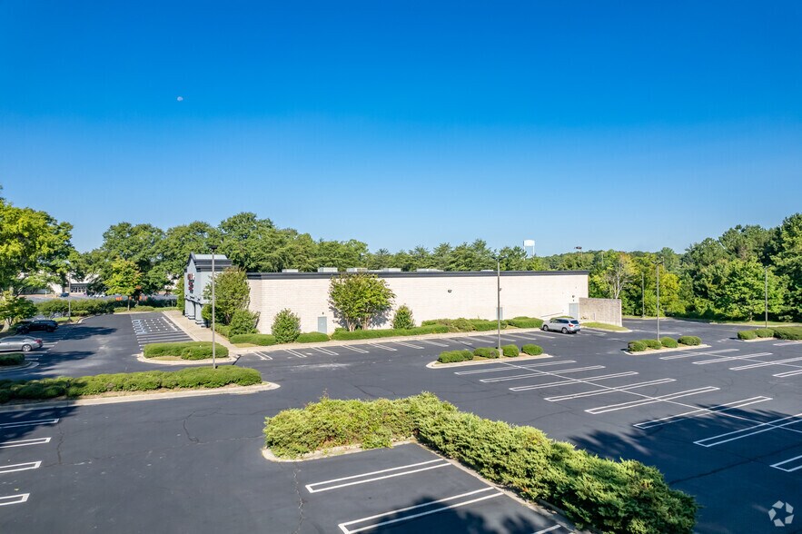 More Photos Of 1340 Southlake Pky, Morrow Unknown For Lease