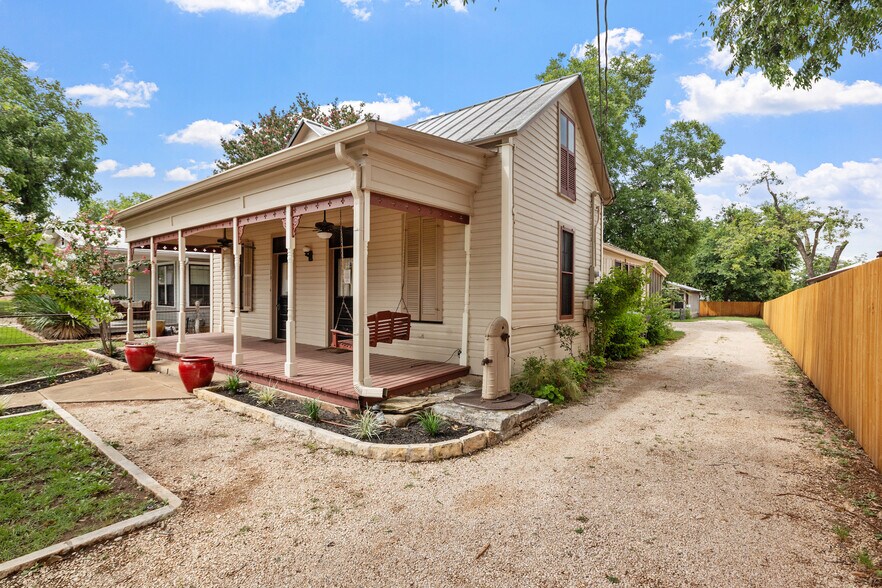 More Photos Of 514 W Austin St, Fredericksburg Specialty For Sale