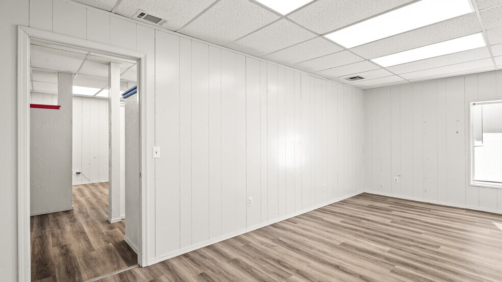 More Photos Of 8720 S Penn Ave, Oklahoma City Office For Sale