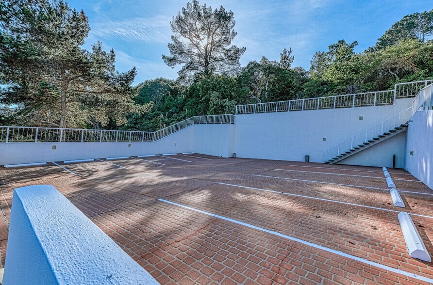 More Photos Of 120 Del Rey Gardens Dr, Del Rey Oaks Office For Sale