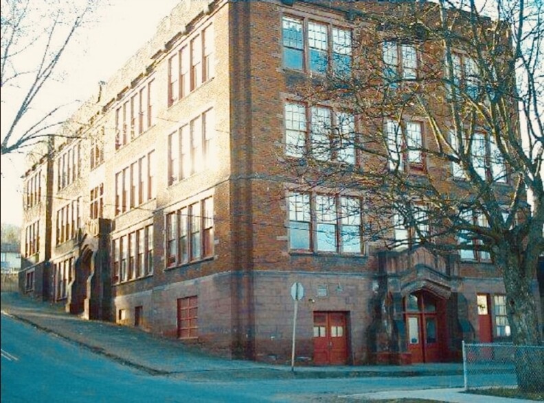 Primary Photo Of 116 Salem Ave, Carbondale Apartments For Sale