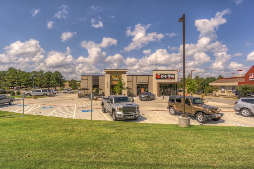 More Photos Of 6995 S Broadway Ave, Tyler Restaurant For Lease