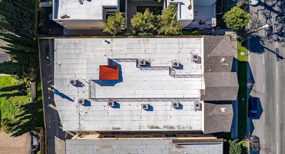 More Photos Of 13430 Victory Blvd, Van Nuys Apartments For Sale