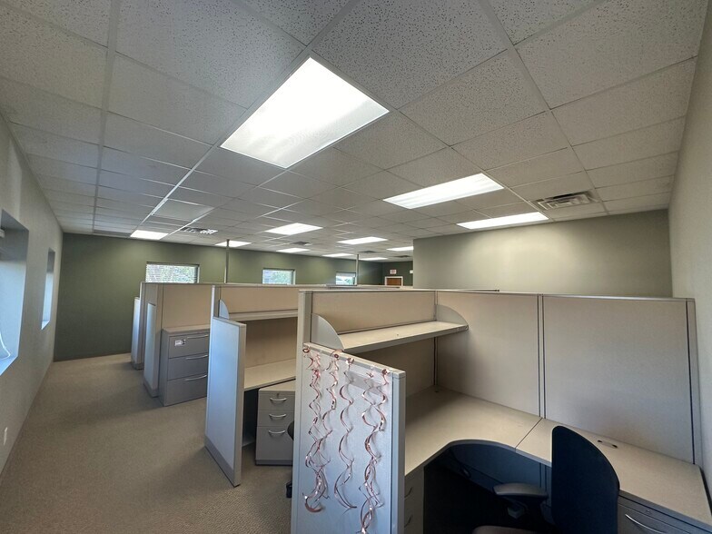 More Photos Of 307 12th Ave S, Buffalo Flex For Lease