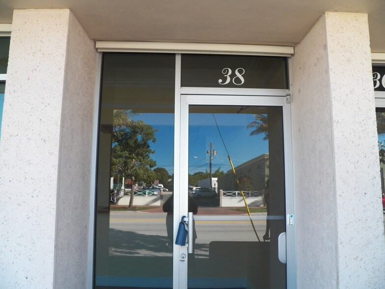 More Photos Of 38 SE Ocean Blvd, Stuart Storefront Retail Office For Lease