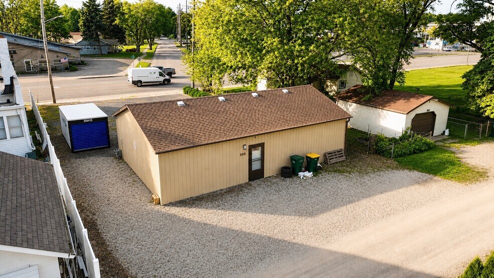 More Photos Of 308 E South St, Plano Office For Sale